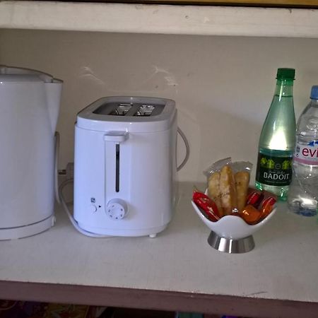 Chez Naomi Bed & Breakfast Saint-Jean-de-Cornies Ngoại thất bức ảnh