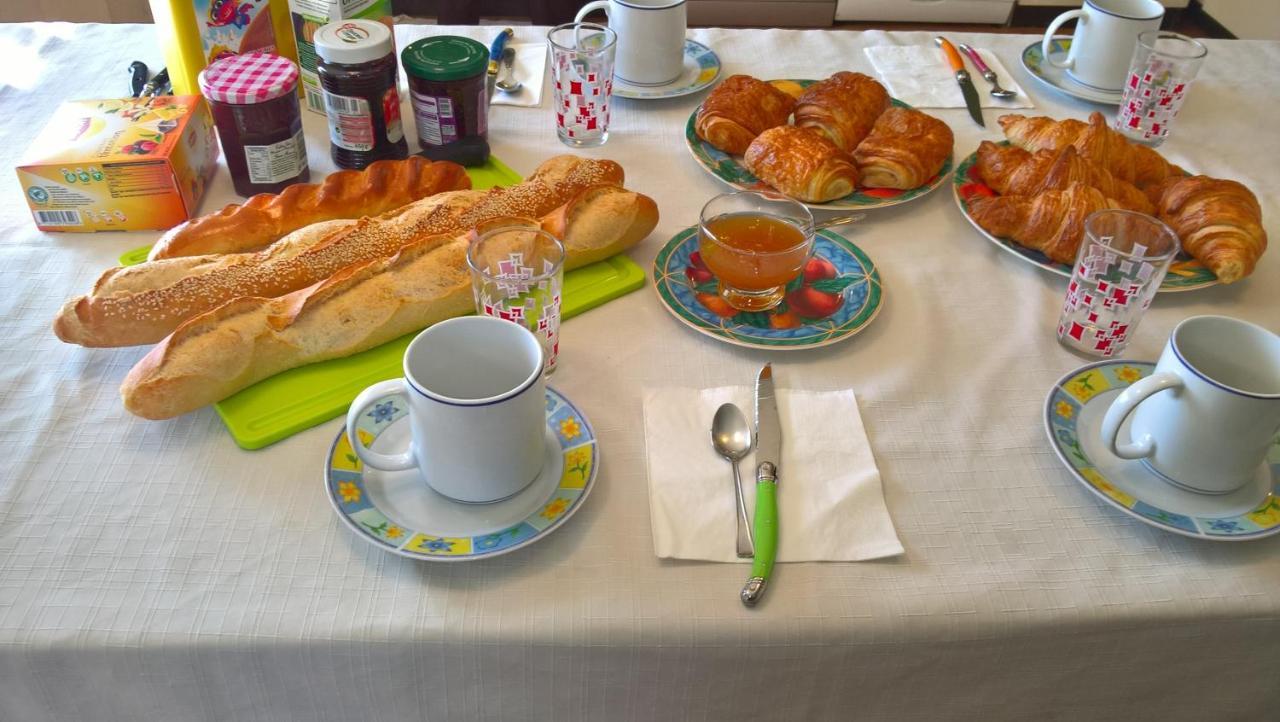 Chez Naomi Bed & Breakfast Saint-Jean-de-Cornies Ngoại thất bức ảnh